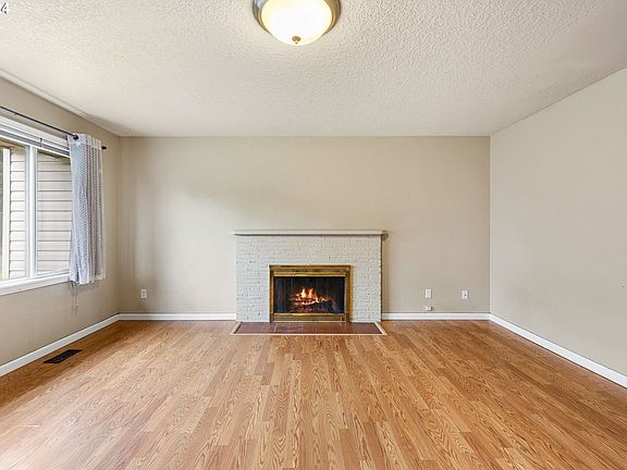 4th image of 601 SE 101st Ave