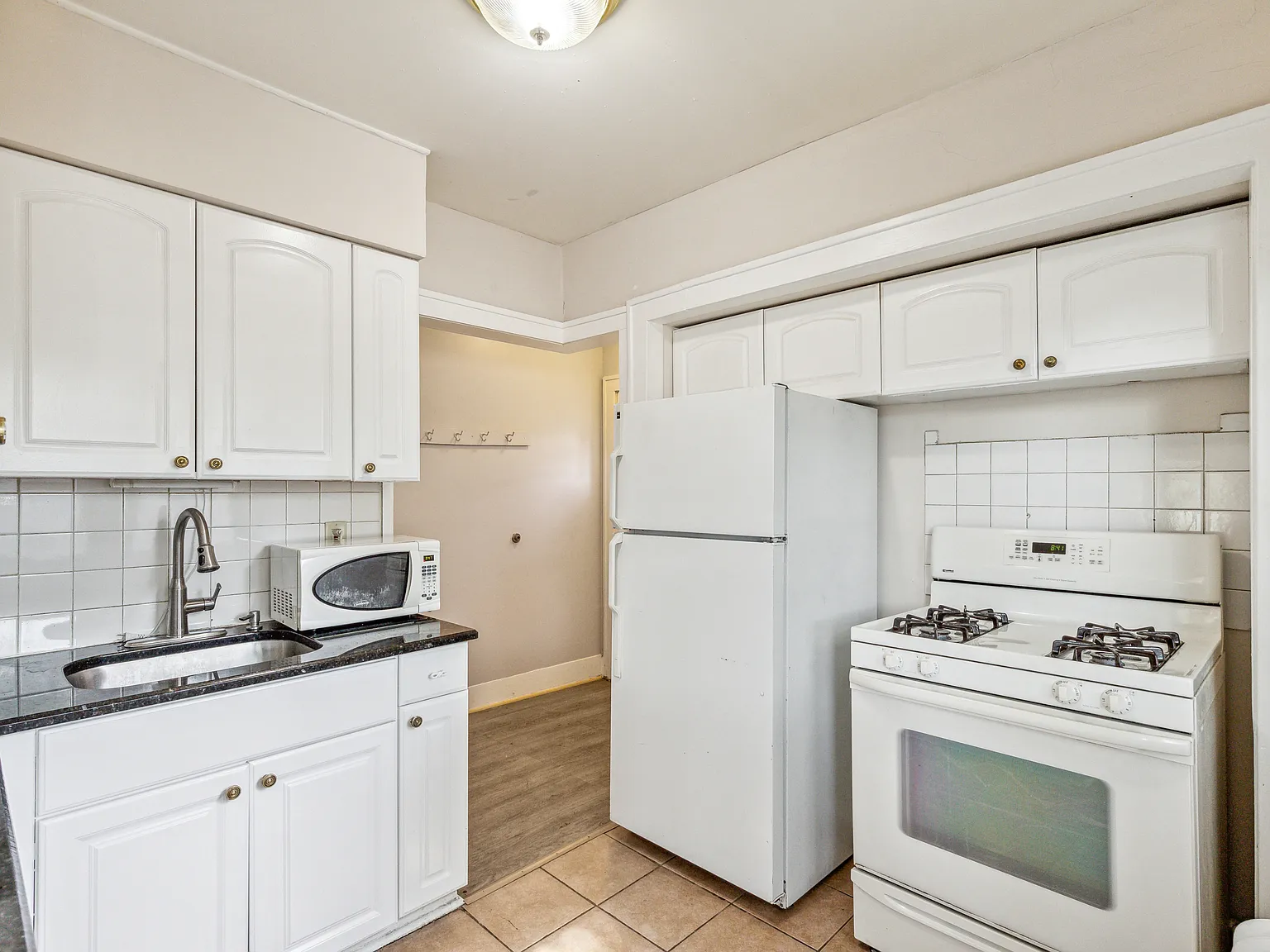 5 bed, 2871 sqft, $3,000 — Photo 2