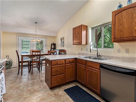 4th image of 1304 N Ward Rd