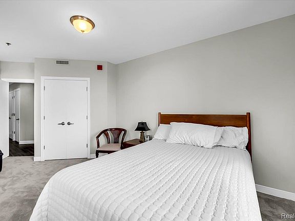 5th image of 525 W Lafayette Blvd Unit 11D