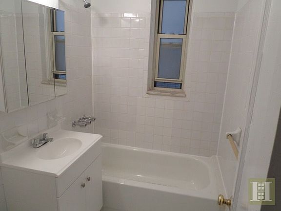 3rd image of 4120 46th St APT 2L