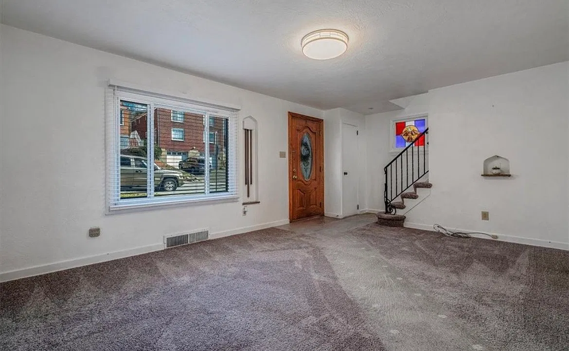 3 bed, 1.5 bath, 1320 sqft, $1,580 — Photo 2