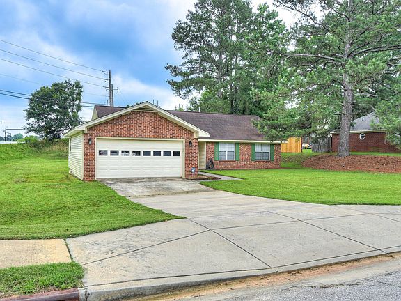 3rd image of 698 Wellington Drive