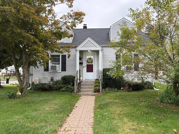 19 Magnolia Ter, Chicopee, MA 01013