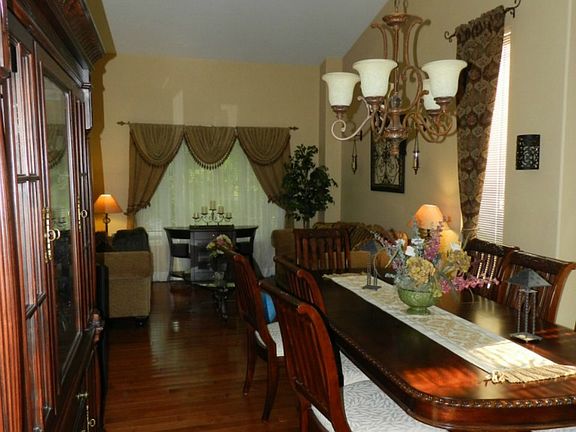 3rd image of 605 SE 7th St