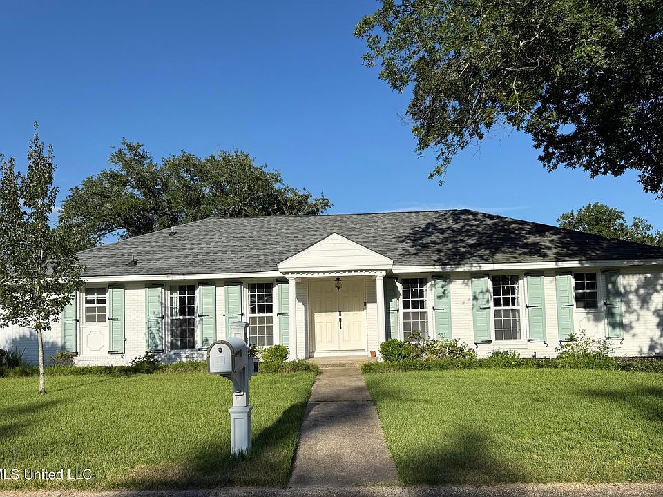 1st image of 350 Southern Cir