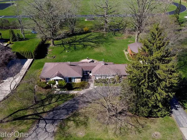 1900 Boulan Dr, Troy, MI 48084