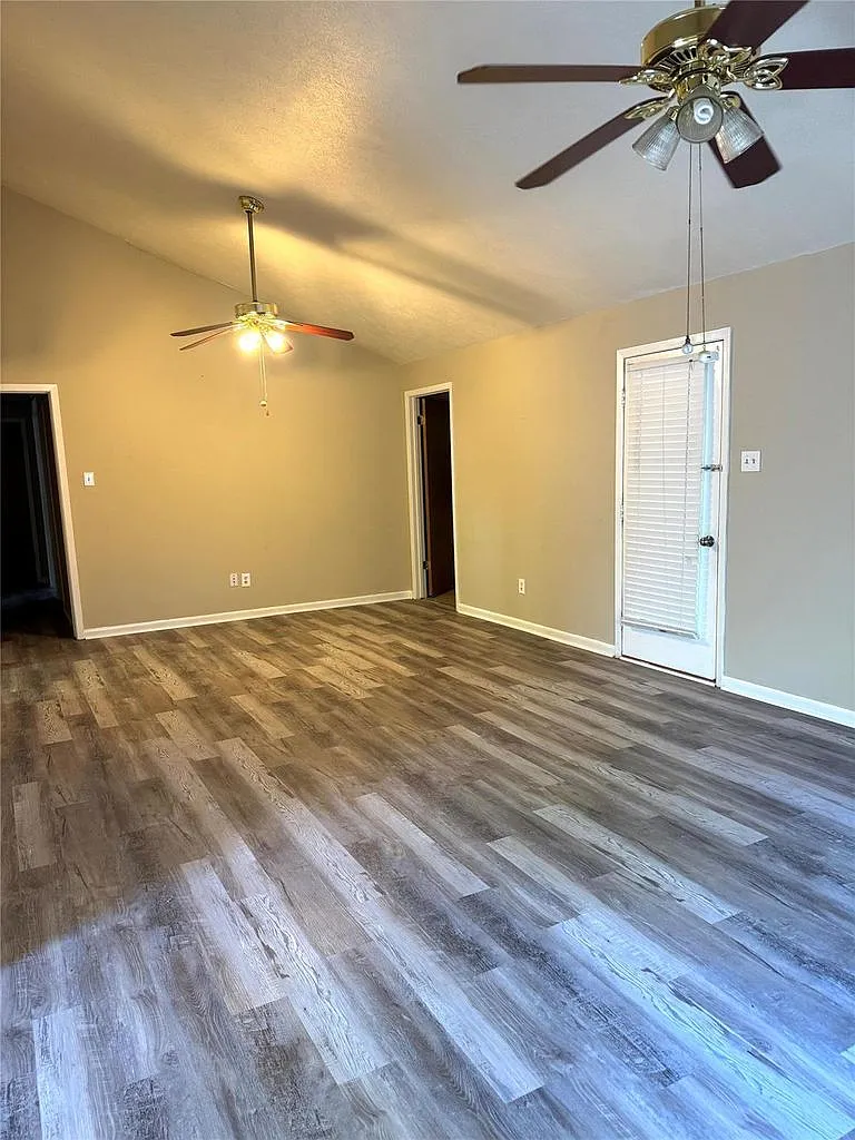 3001 Brook Dr — Photo 2