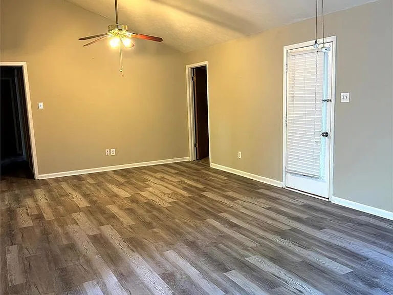 3001 Brook Dr — Photo 2