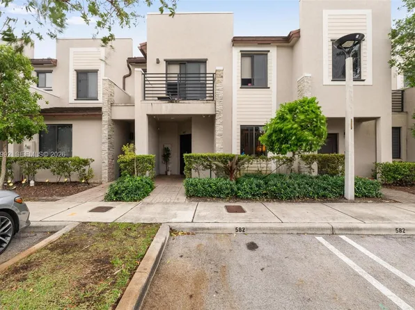 582 NE 207th St, Miami, FL 33179