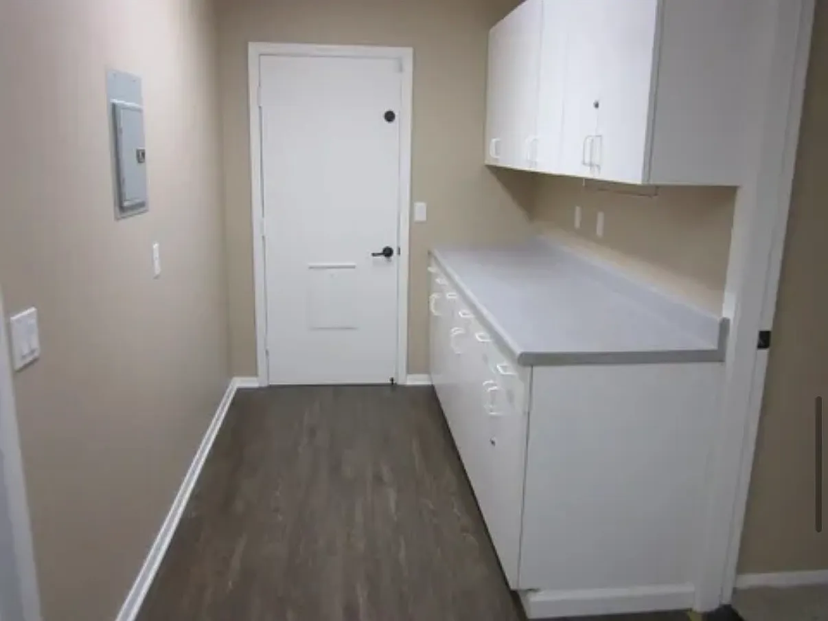 5 bed, 1933 sqft, $4,400 — Photo 2