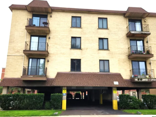 9815 Lawrence Ct APT 2E, Schiller Park, IL 60176
