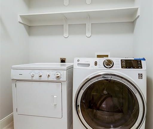 2nd image of 1419 Montrose Blvd Unit 204