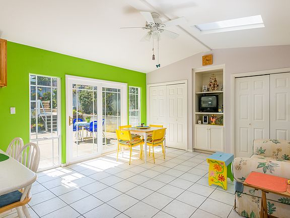 5th image of 319 Manzanita Ct