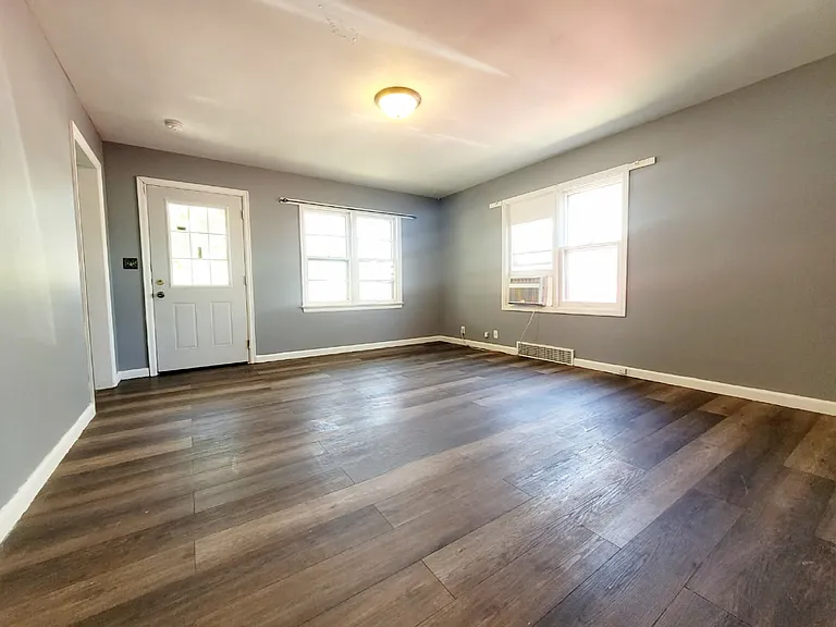 817 S Vine St — Photo 7