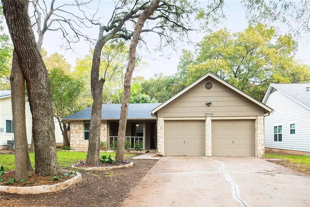 4 bed, 2.0 bath, 1370 sqft, $2,200 — Photo 1