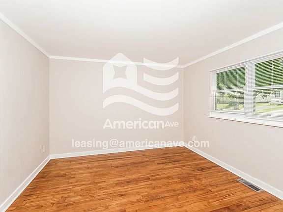 1323585_003_living_room_12867750.jpg