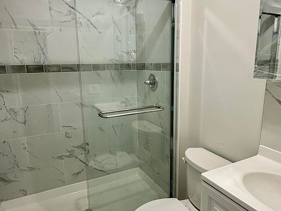 5th image of 147 Vedder Ave #1