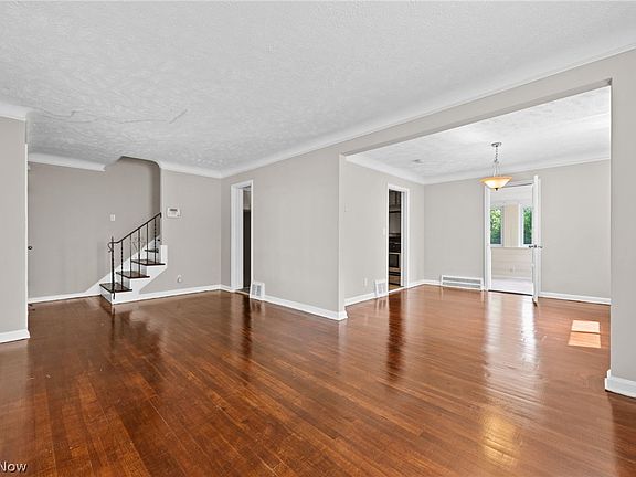 4th image of 235 E 270th St