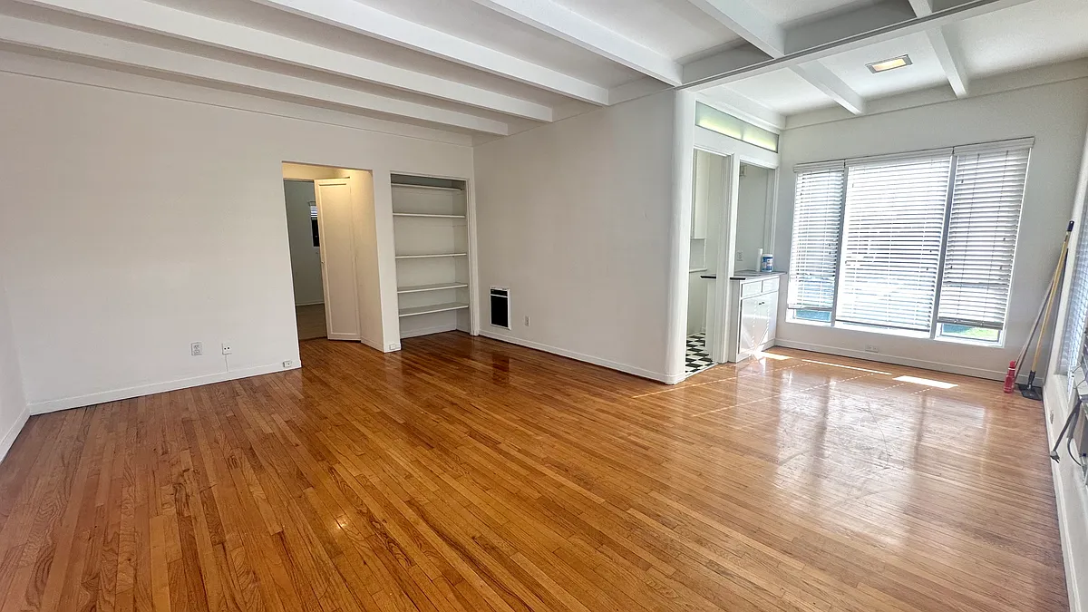 Photo 2 of 25 - 330 S Almont Dr #A2 - Los Angeles, CA Building Photo - 330 S Almont Dr #A2