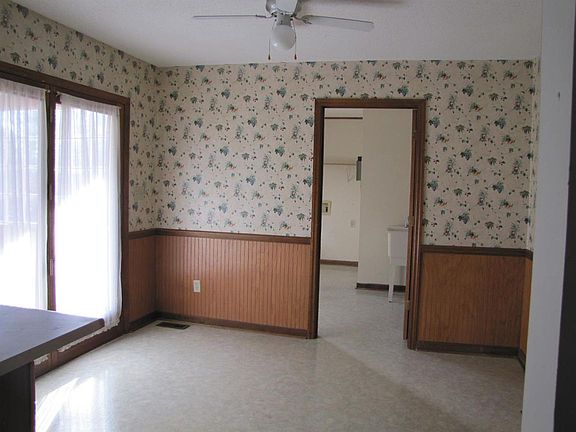 5th image of 214 Holmes Dr