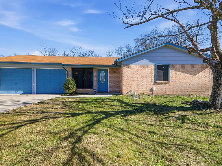 1403 Little St — Photo 2