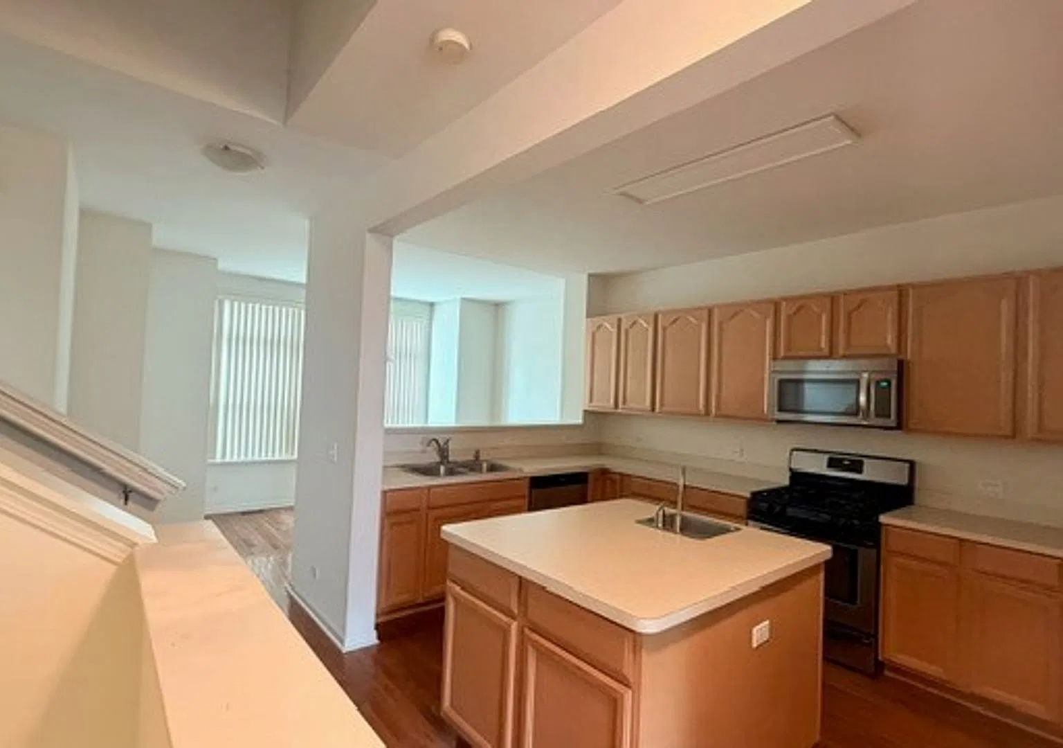 Beutiful 3 bed 2.1 bath Townhome — Photo 3