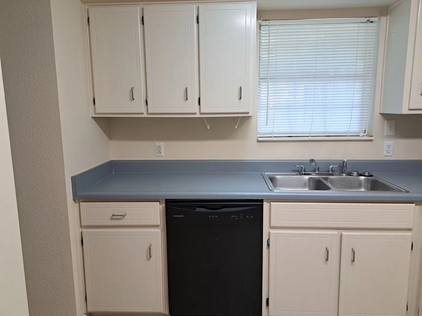 7727 Betty Louise Dr — Photo 3
