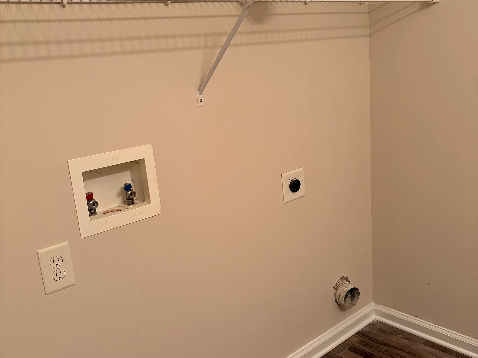 2 bed, 1.5 bath, 1100 sqft, $1,300 — Photo 3
