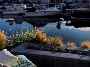 19 Balboa Cvs, Newport Beach, CA 92663