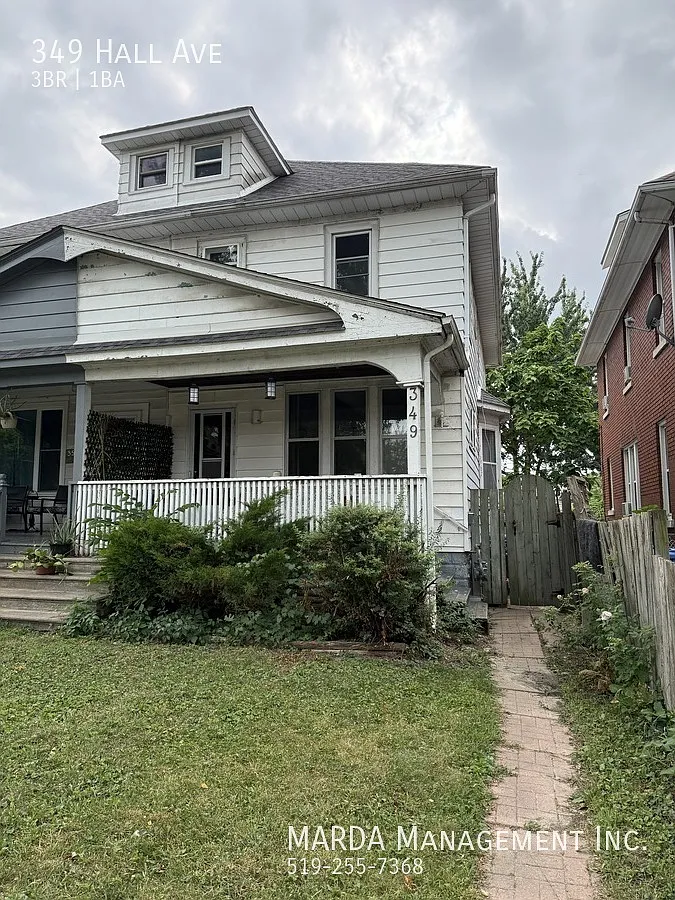 Charming 3 Bed/1 Bath Townhouse - Walkerville + Ydro, Water & Gas! — Photo 1