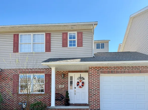 145 Meadow Ridge Dr, Morgantown, WV 26505