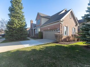 45042 Broadmoor Cir S, Northville, MI