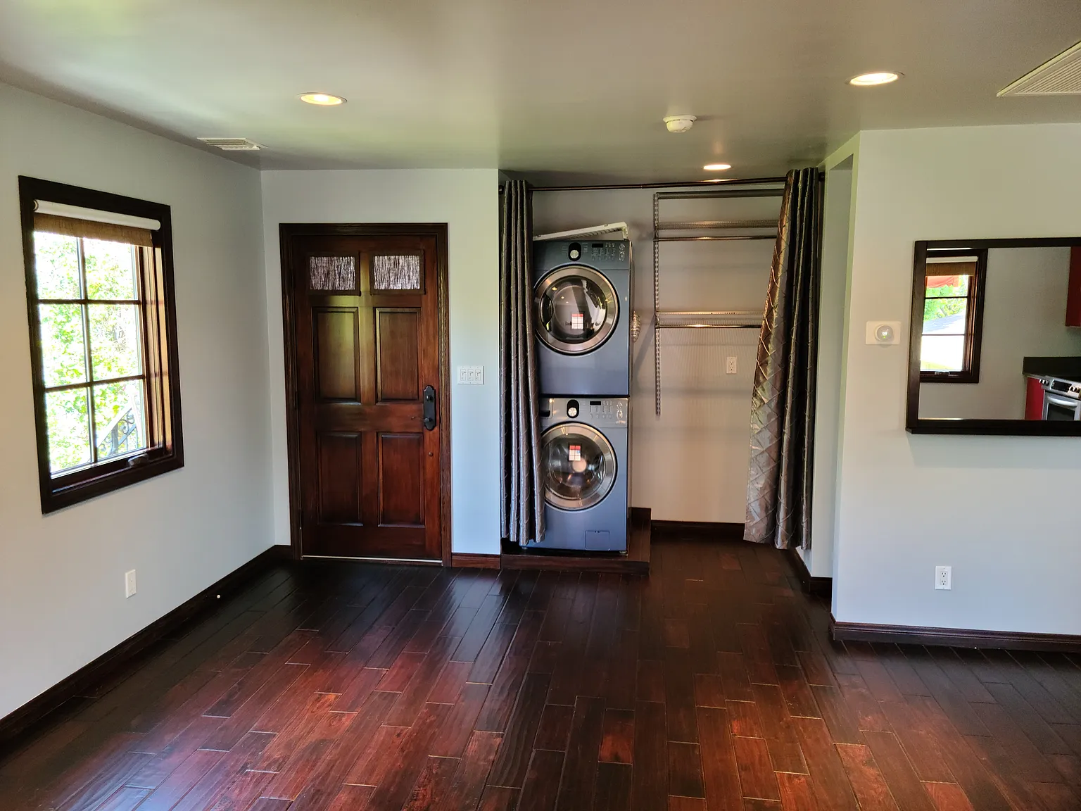 2350 Midvale Ave — Photo 2