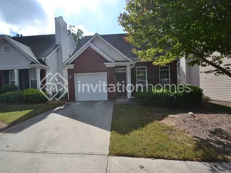 1456 Gates Cir SE — Photo 1