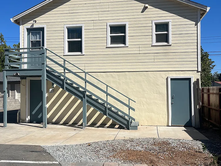 615 Oak St #B — Photo 12