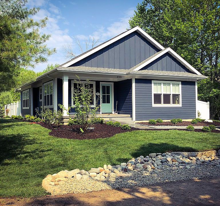 1st image of 450 Beach Glass Ln