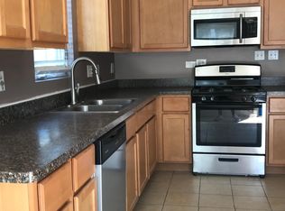 531 W Woodstock St, Crystal Lake, IL 60014