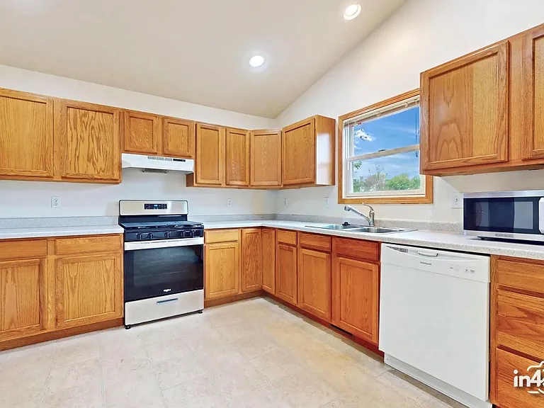 247-253 N Cross St #249 — Photo 5