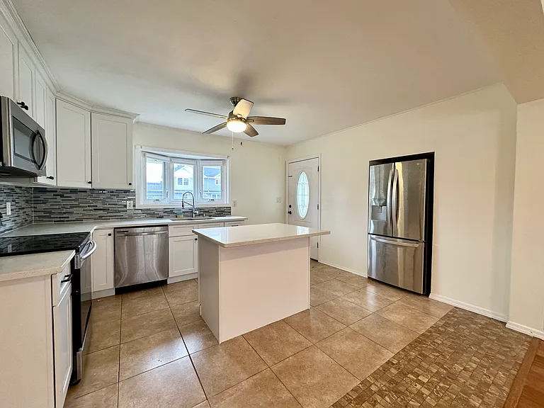 17 College Ln #1 — Photo 3