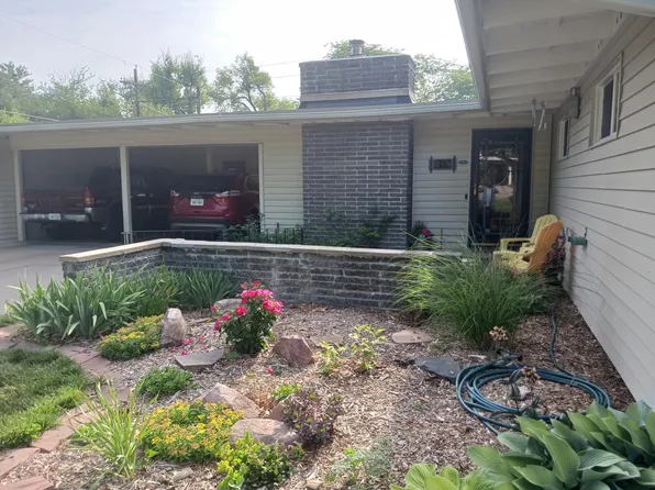 814 Lyncrest Dr, Lincoln, NE 68510