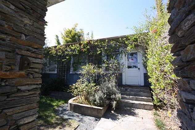 2nd image of 930 Rosecrans St
