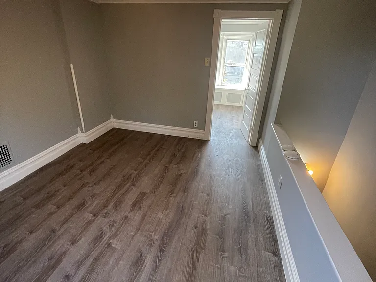 1611 1/2 W Allen St #2 — Photo 6