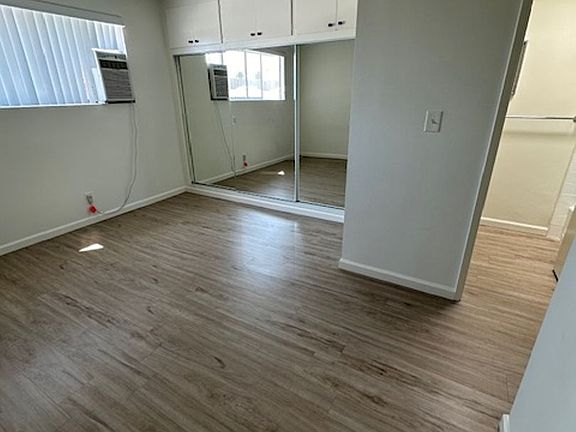 4th image of 360 S Rexford Dr #9
