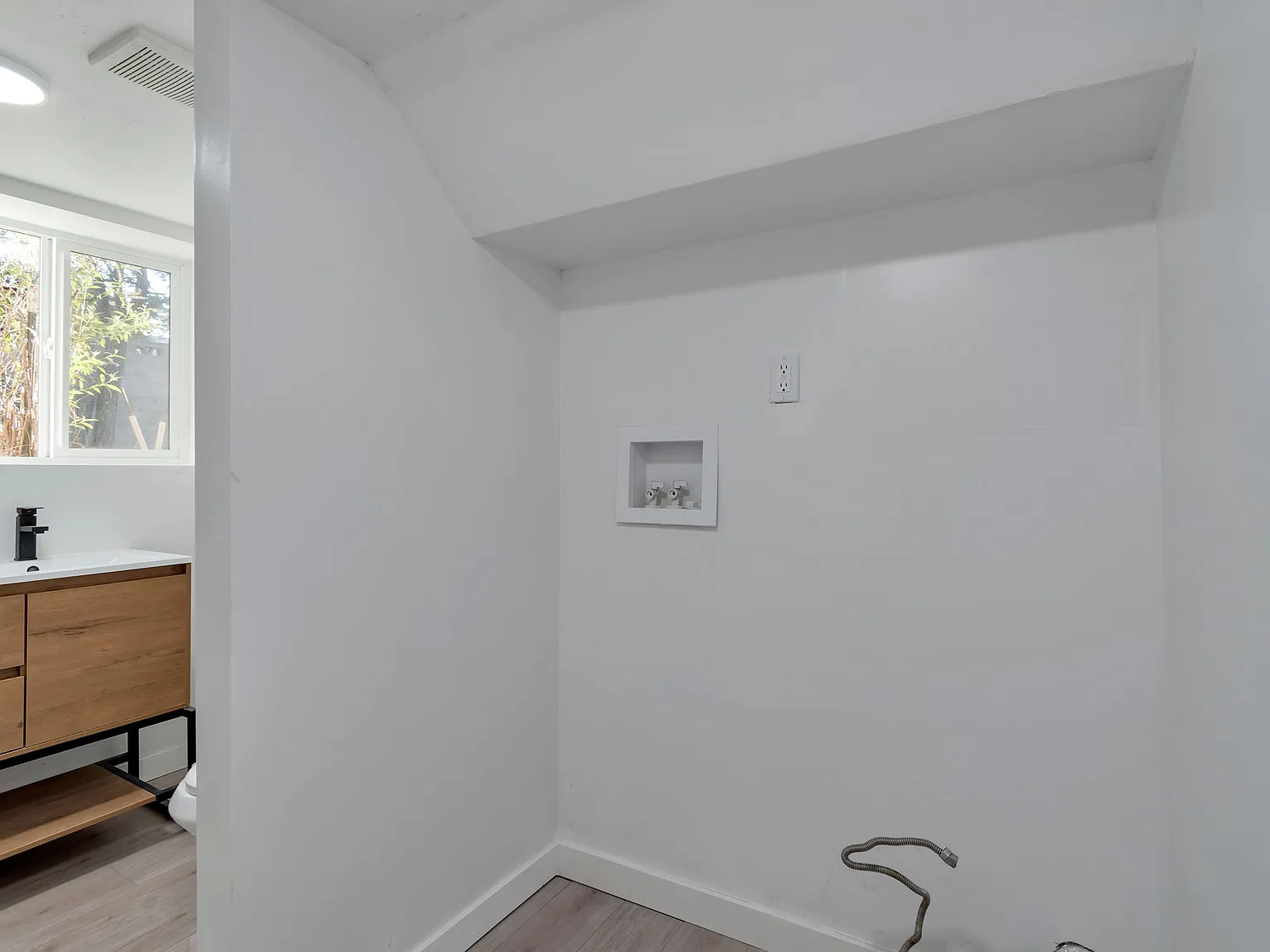 2 bed, 1041 sqft, $1,400 — Photo 3