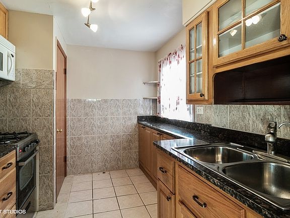 3rd image of 2534 Elder Ln