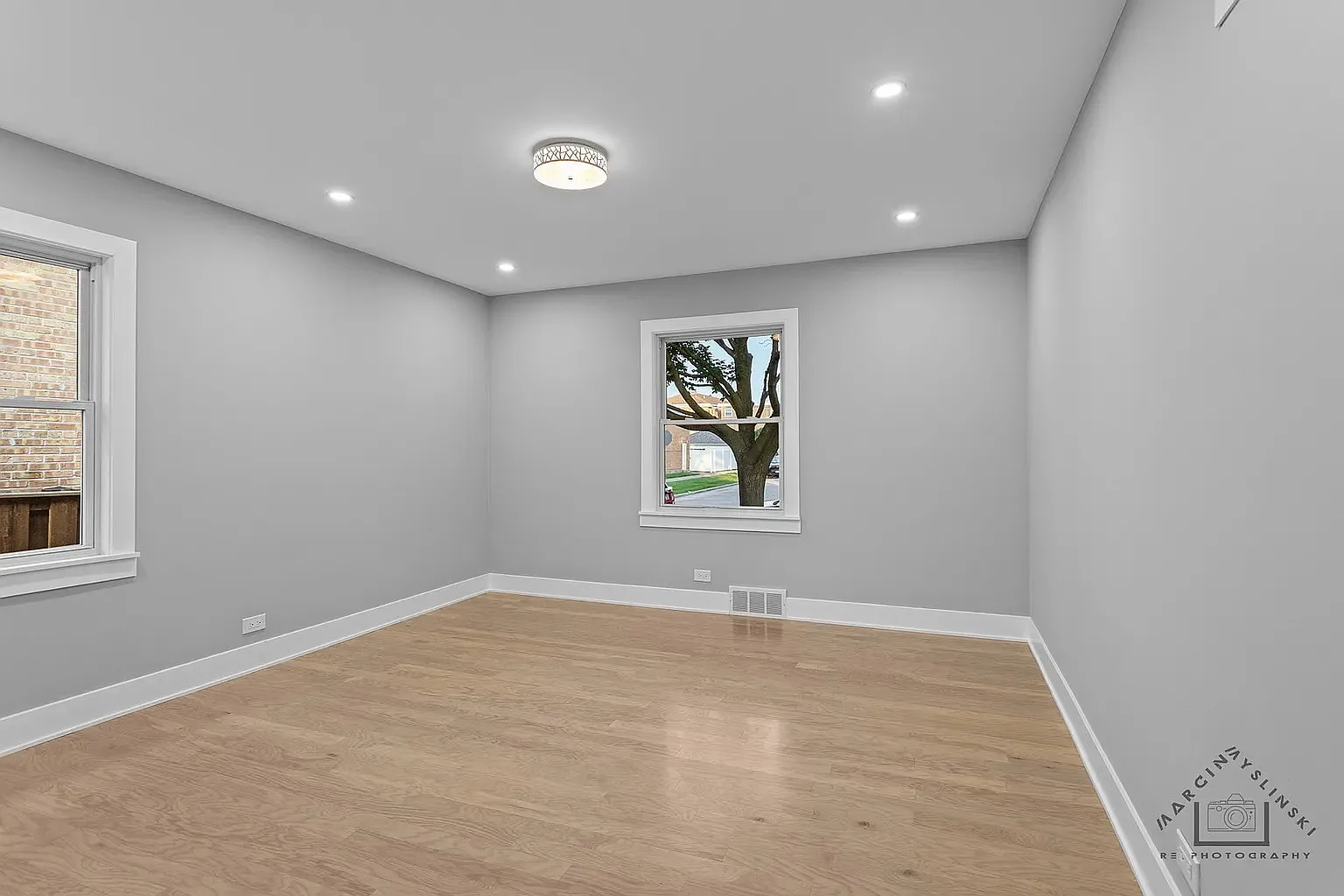 3 bed, 1350 sqft, $2,489 — Photo 1