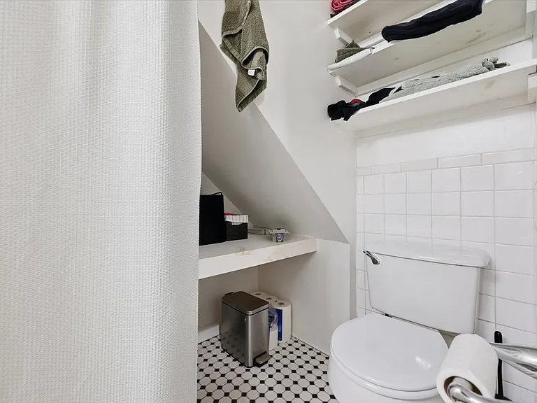 39 Waverly St #1 — Photo 11