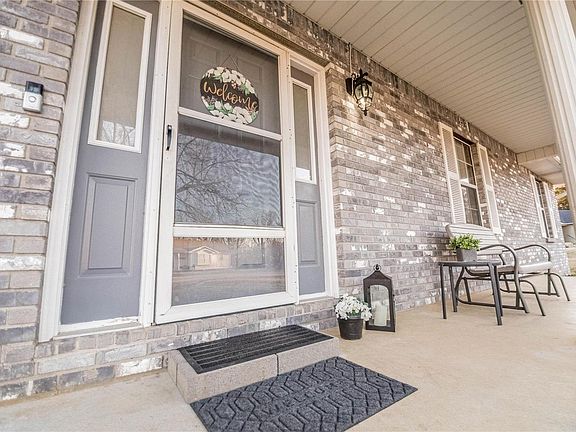 4th image of 3322 Maple Hill Ln