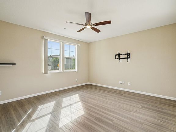 5th image of 862 W Main Street